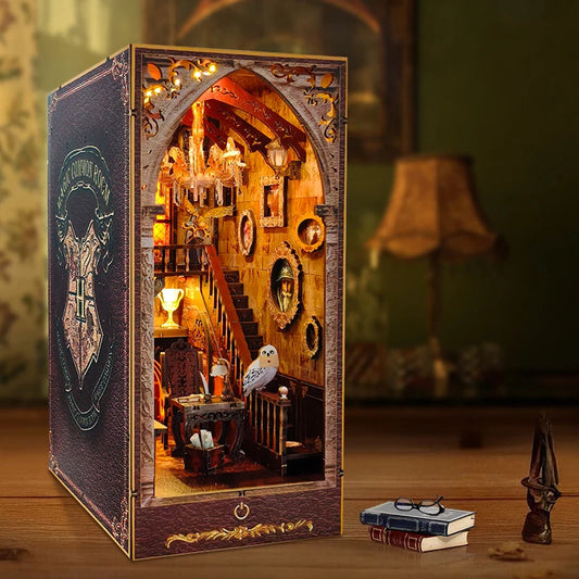 The Magician’s Common Room – Wizarding Academy DIY Nook