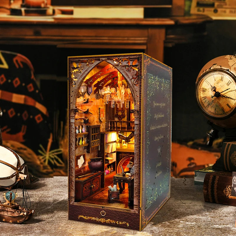 The Magician’s Common Room – Wizarding Academy DIY Nook